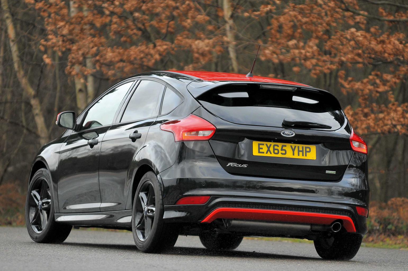 Ford Focus Black Edition vs Seat Leon FR Ford Focus Black Edition vs Seat Leon FR