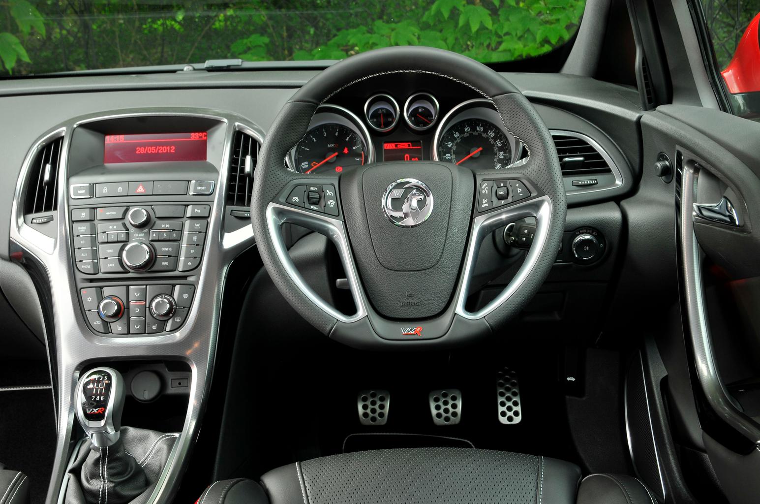 Used test – hot hatches: Renault Sport Megane vs Vauxhall Astra VXR Used test – hot hatches: Renault Sport Megane vs Vauxhall Astra VXR