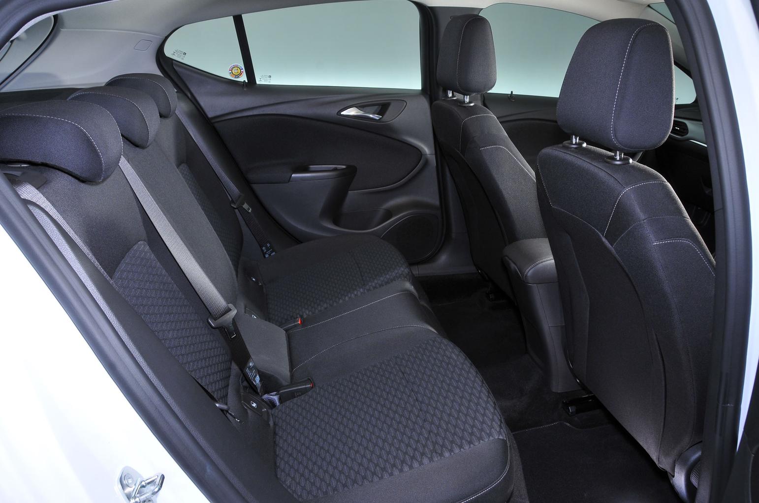 2016 Vauxhall Astra 1.6 CDTi 110 Ecoflex review 2016 Vauxhall Astra 1.6 CDTi 110 Ecoflex review