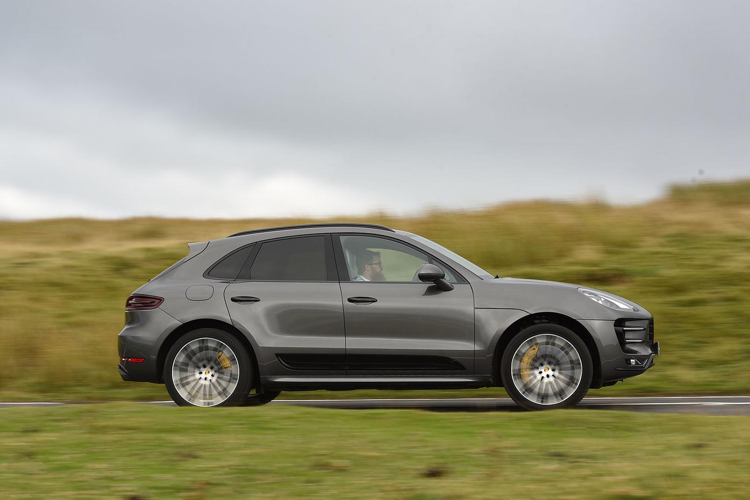 New Range Rover Velar vs Audi SQ5 vs Porsche Macan New Range Rover Velar vs Audi SQ5 vs Porsche Macan