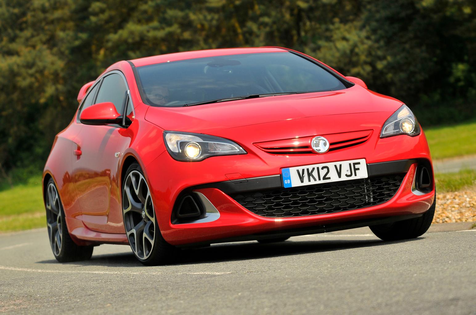 Used test – hot hatches: Renault Sport Megane vs Vauxhall Astra VXR Used test – hot hatches: Renault Sport Megane vs Vauxhall Astra VXR