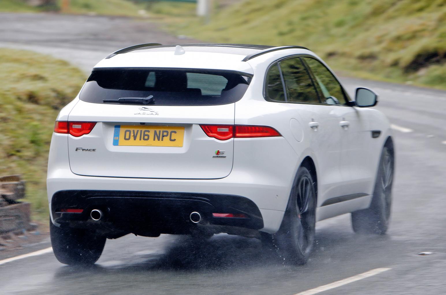 Jaguar F-Pace vs Porsche Macan Jaguar F-Pace vs Porsche Macan