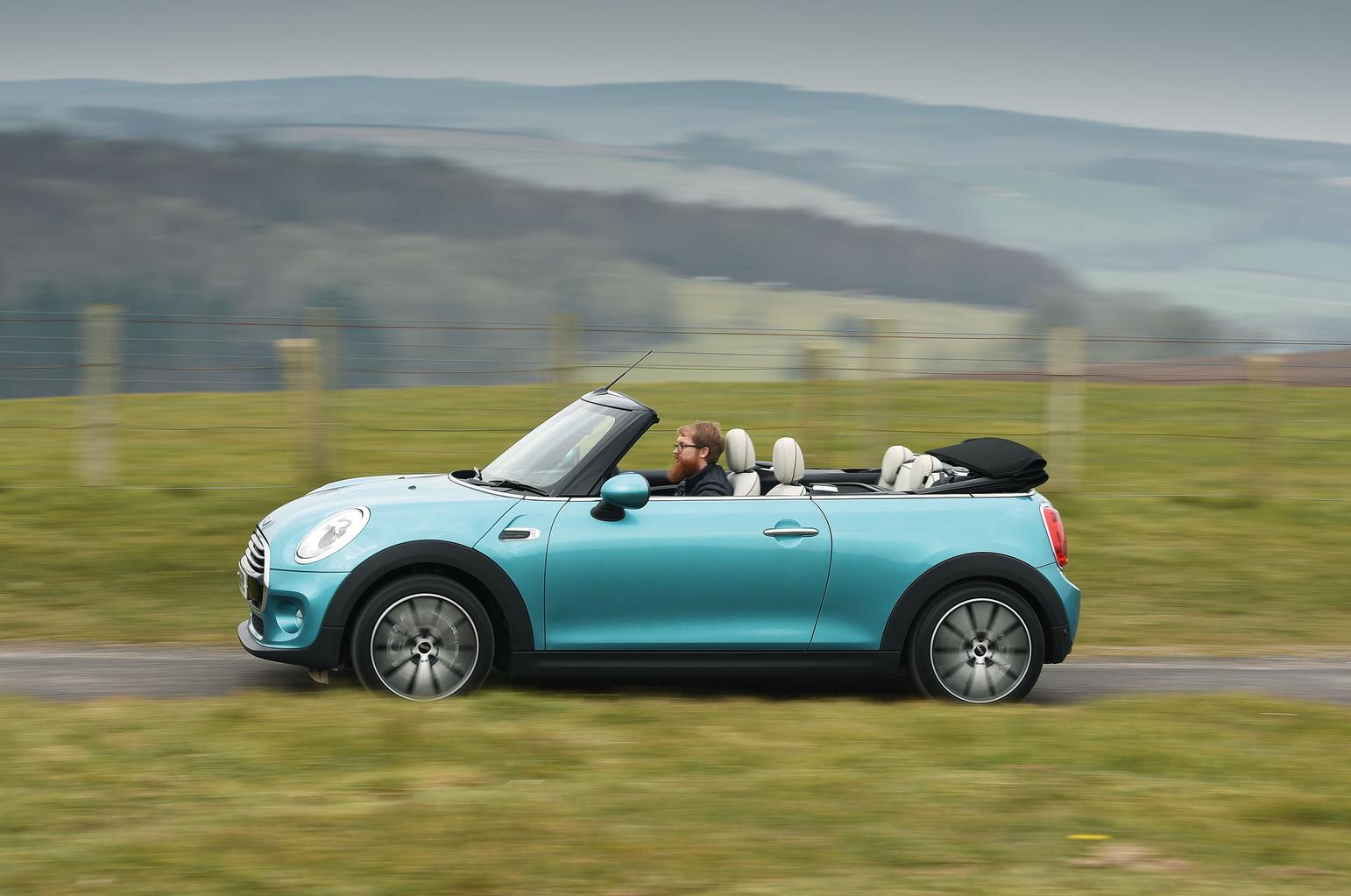 DS 3 Cabrio vs Fiat 500C vs Mini Convertible DS 3 Cabrio vs Fiat 500C vs Mini Convertible