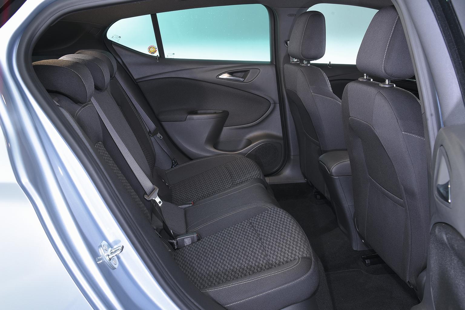 New Seat Leon vs Vauxhall Astra New Seat Leon vs Vauxhall Astra