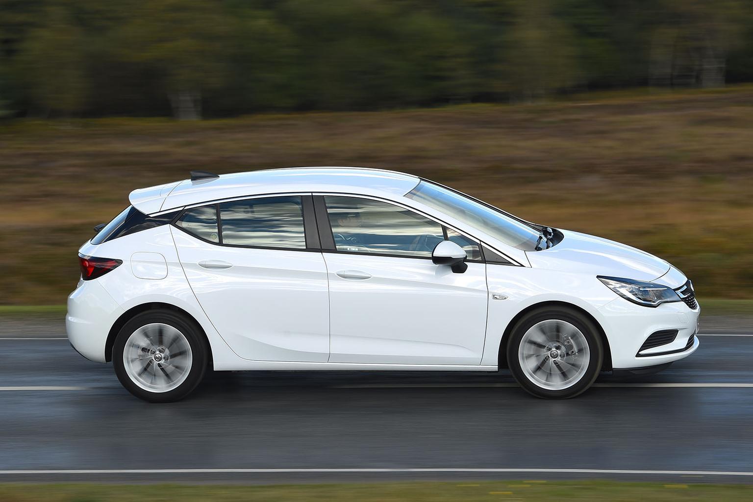Fiat Tipo vs Vauxhall Astra Fiat Tipo vs Vauxhall Astra