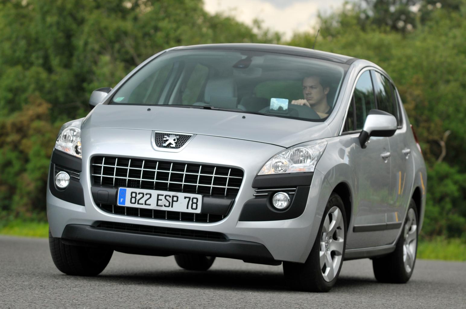 Used test: Peugeot 3008 vs Nissan Qashqai Used test: Peugeot 3008 vs Nissan Qashqai
