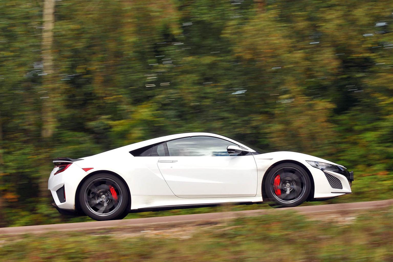 New Honda NSX vs Audi R8 New Honda NSX vs Audi R8