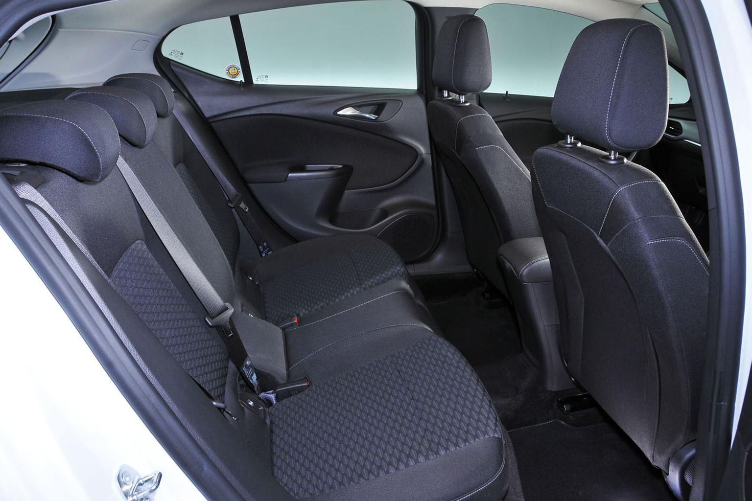 Fiat Tipo vs Vauxhall Astra Fiat Tipo vs Vauxhall Astra