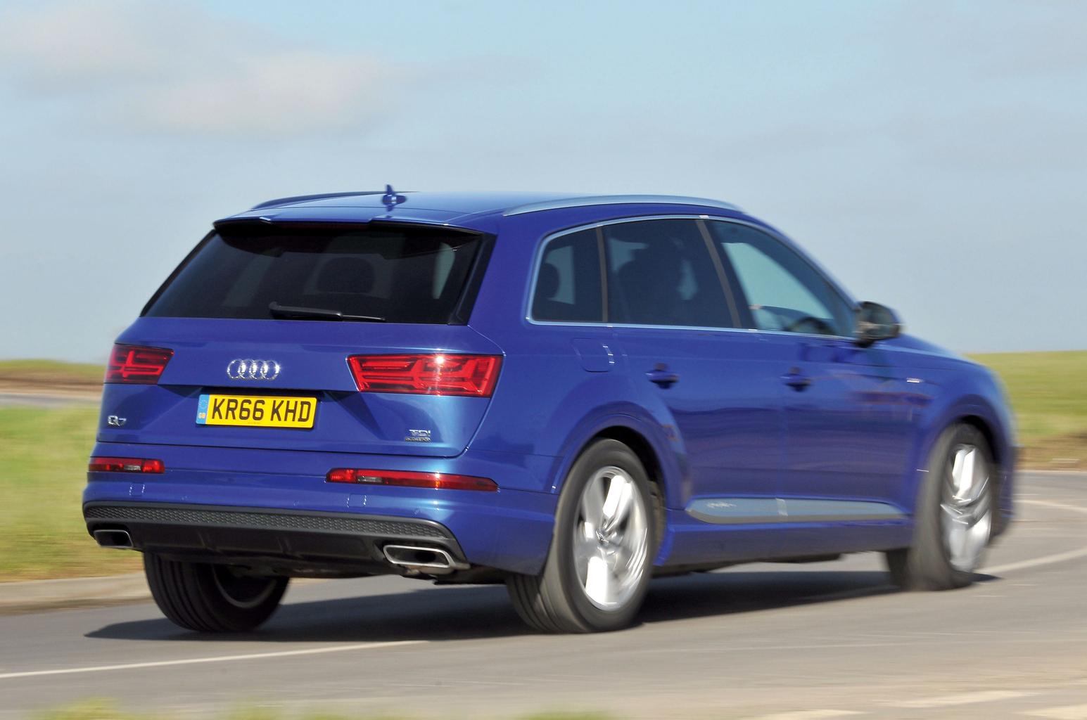 New Land Rover Discovery vs Audi Q7 vs Volvo XC90 New Land Rover Discovery vs Audi Q7 vs Volvo XC90
