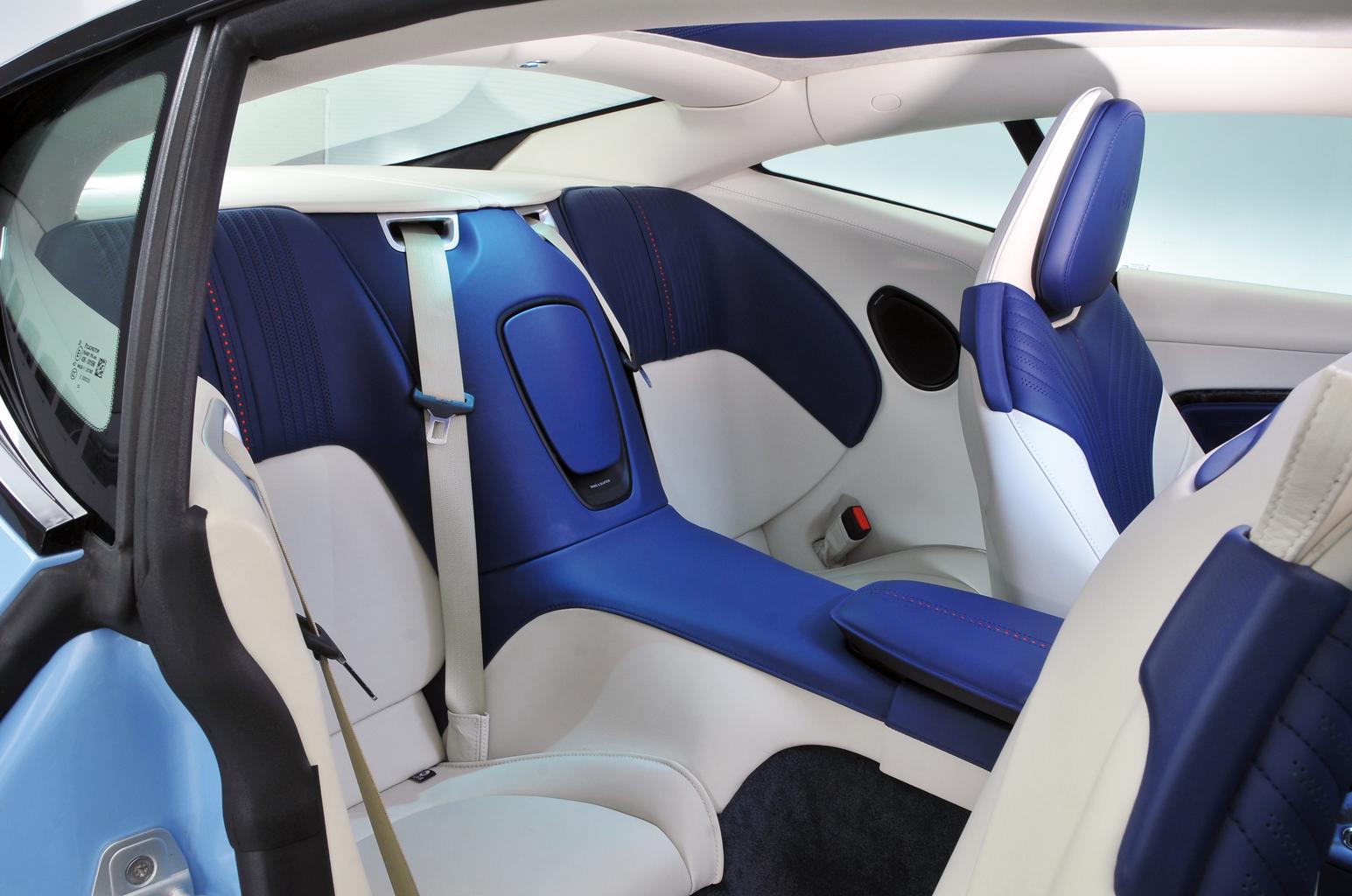 Aston Martin DB11 vs Bentley Continental GT Aston Martin DB11 vs Bentley Continental GT