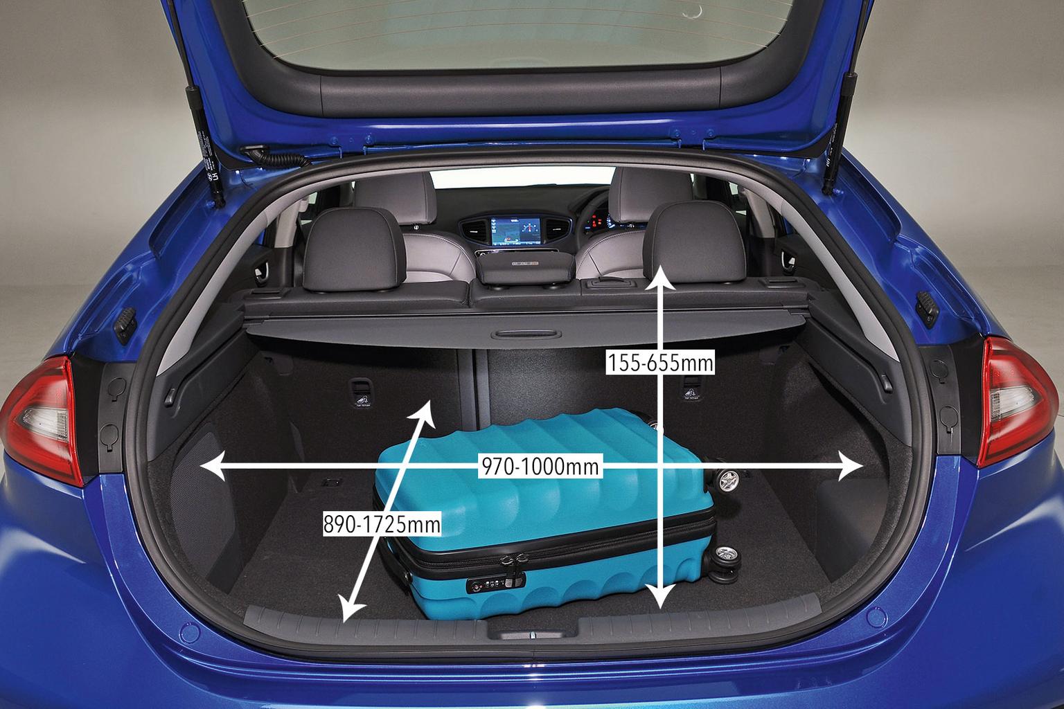 New Hyundai Ioniq Plug-In vs New Volkswagen Golf GTE New Hyundai Ioniq Plug-In vs New Volkswagen Golf GTE