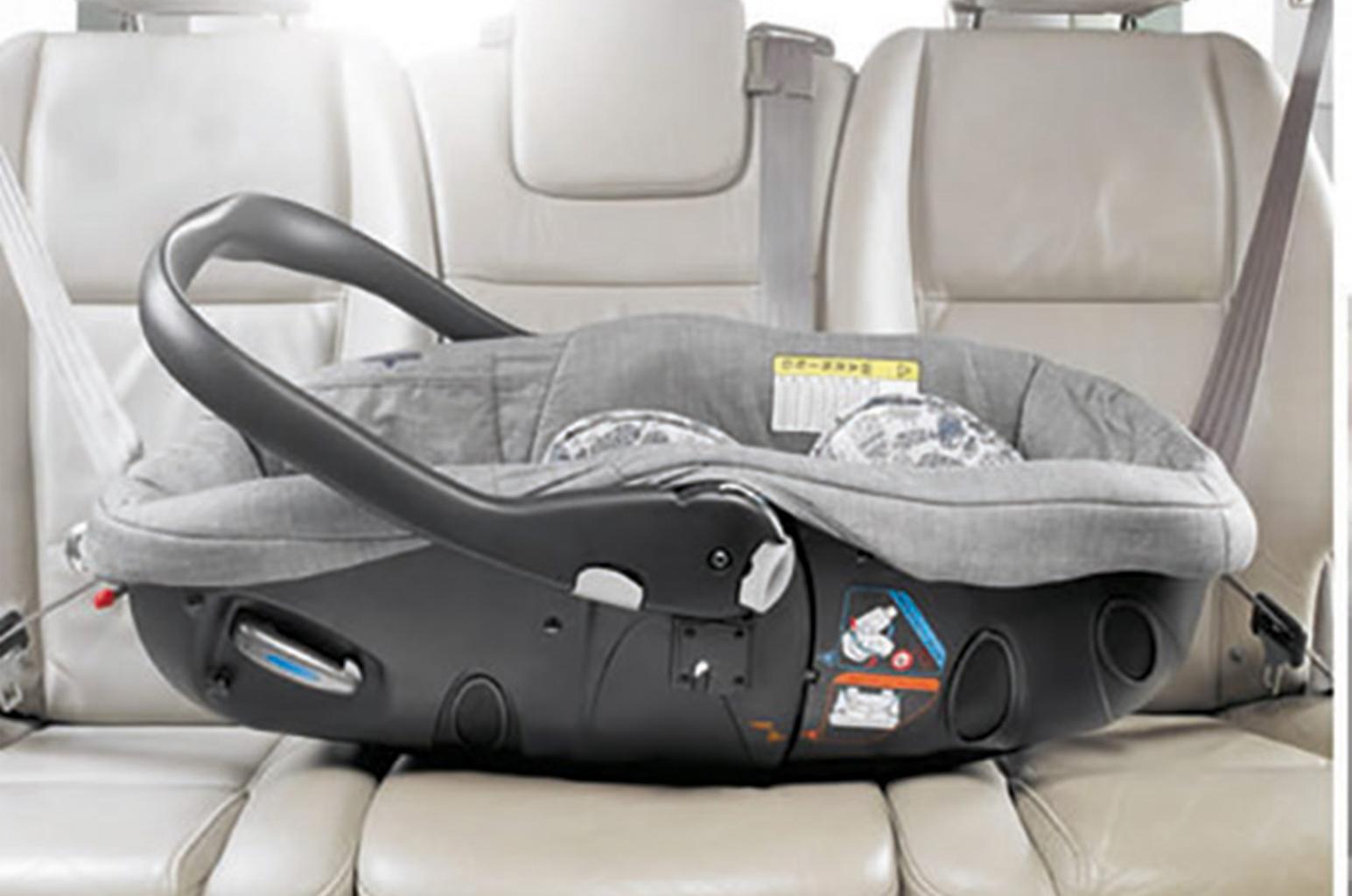 Child car seats: the dangers for newborn babies Child car seats: the dangers for newborn babies