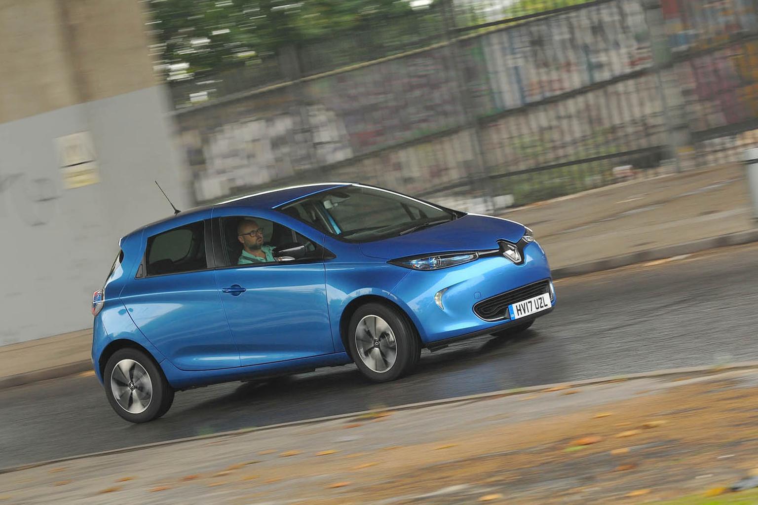 New Toyota Yaris Hybrid vs Renault Zoe New Toyota Yaris Hybrid vs Renault Zoe
