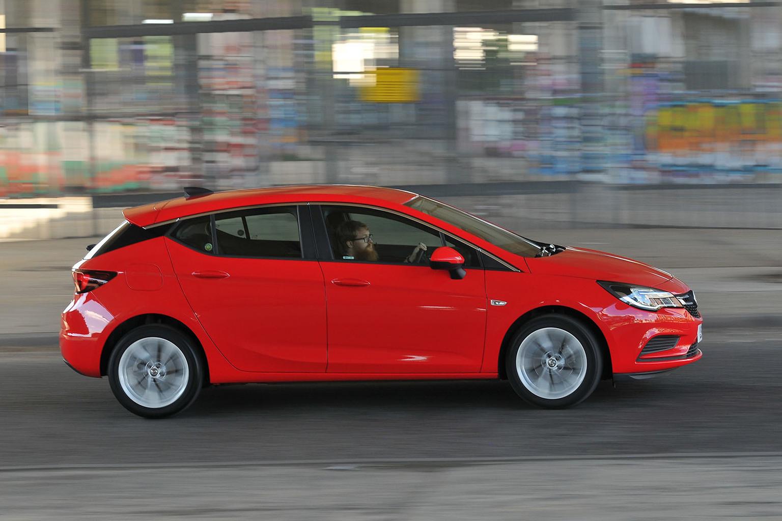 Skoda Octavia vs Vauxhall Astra Skoda Octavia vs Vauxhall Astra