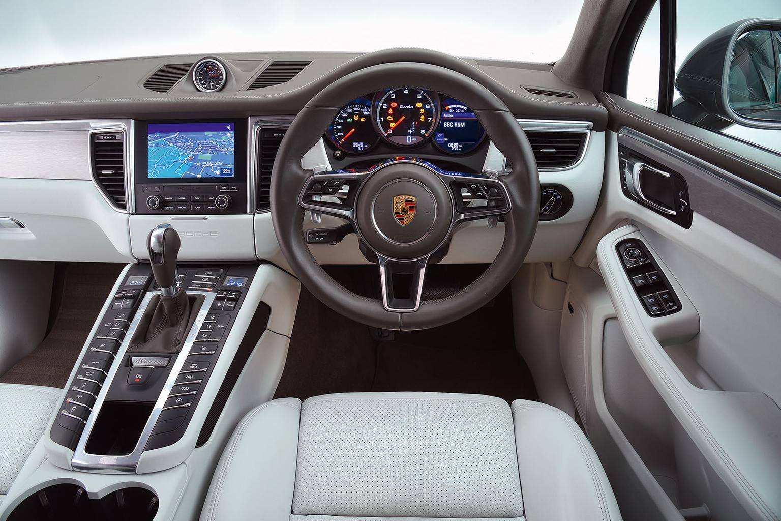 New Range Rover Velar vs Audi SQ5 vs Porsche Macan New Range Rover Velar vs Audi SQ5 vs Porsche Macan
