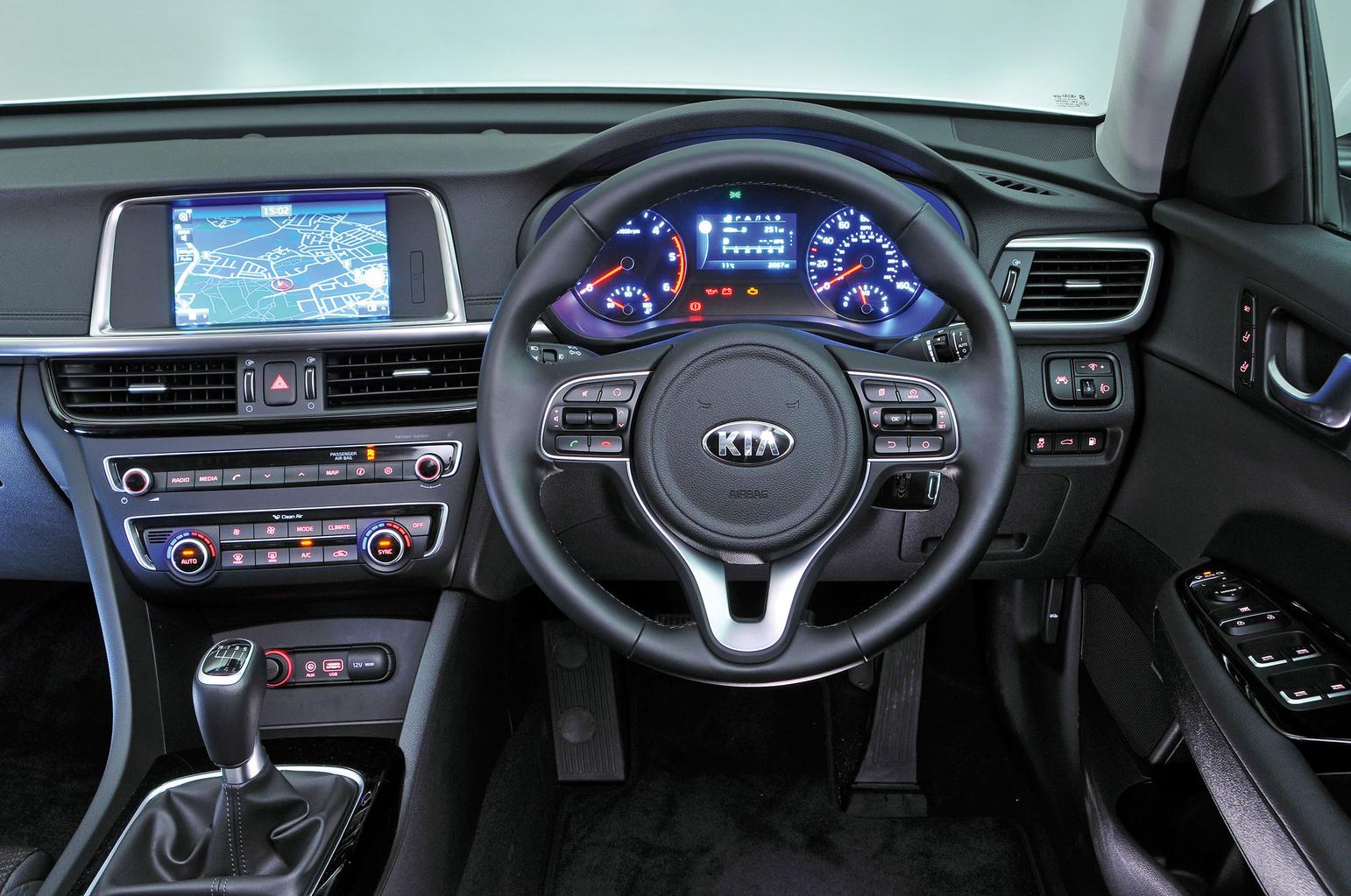 Kia Optima vs Skoda Superb Kia Optima vs Skoda Superb