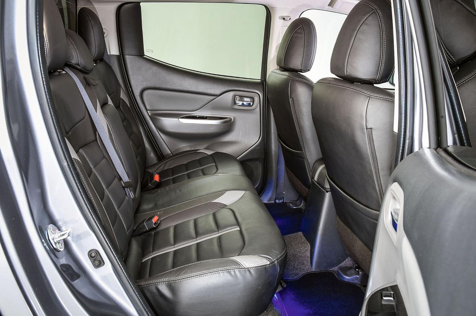 Mitsubishi L200 vs Nissan Navara Mitsubishi L200 vs Nissan Navara