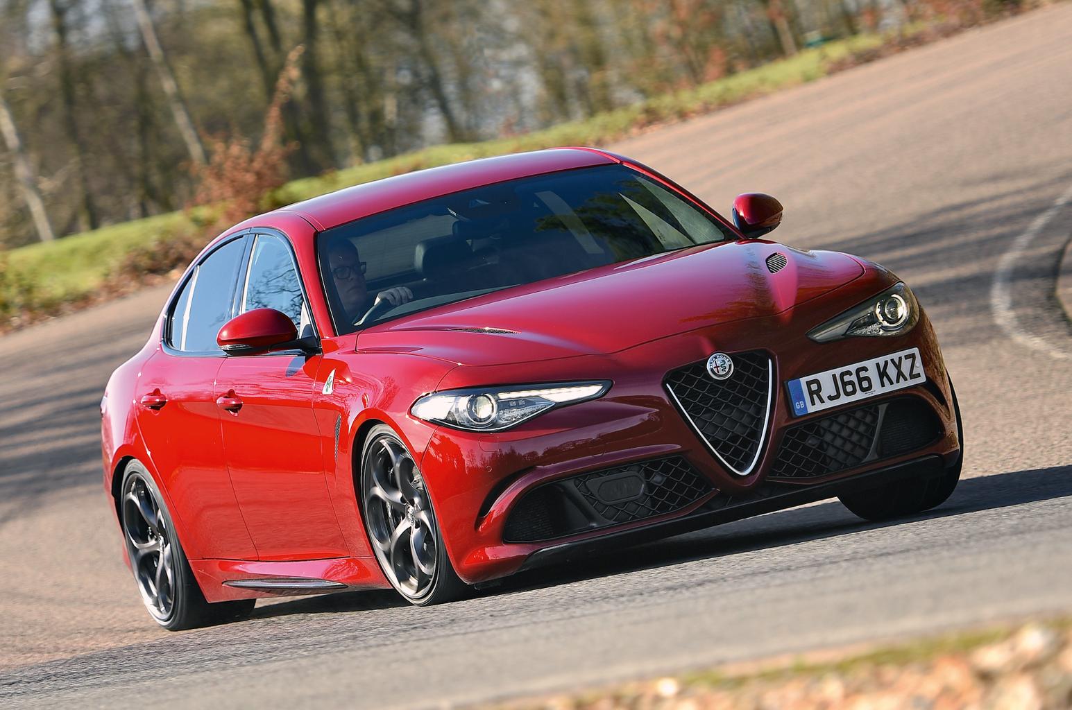 New Alfa Romeo Giulia Quadrifoglio vs BMW M3 New Alfa Romeo Giulia Quadrifoglio vs BMW M3