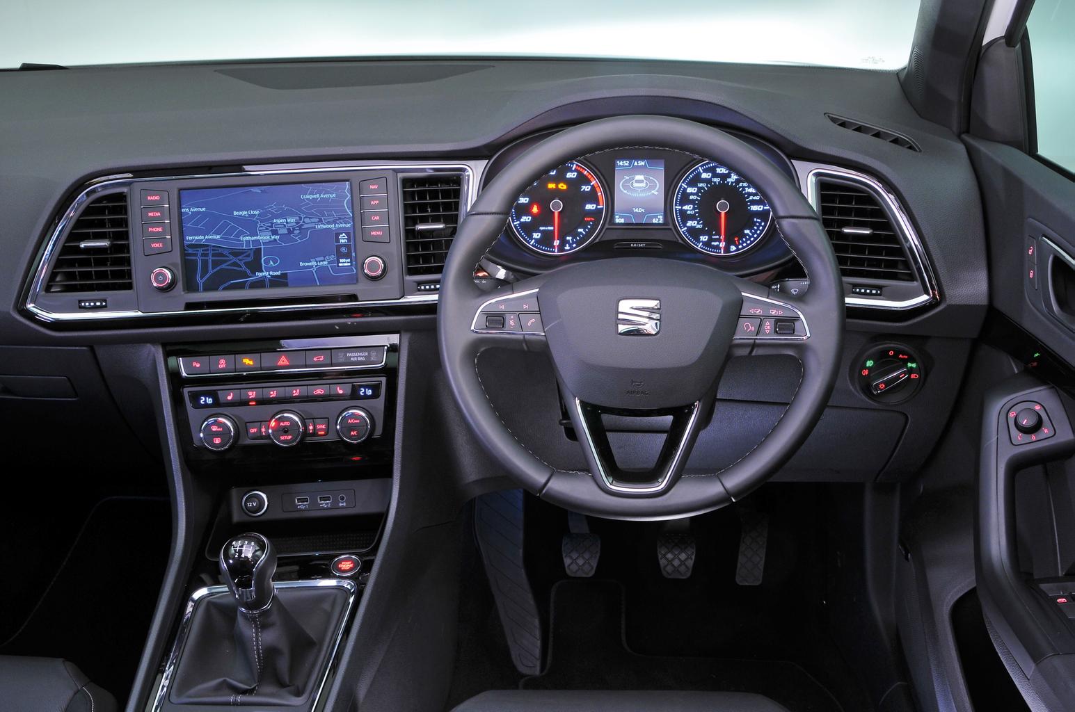 Peugeot 3008 vs Seat Ateca vs Toyota C-HR Peugeot 3008 vs Seat Ateca vs Toyota C-HR
