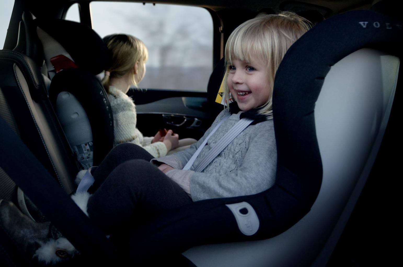 Child car seats: rearward vs forward facing, which is best? Child car seats: rearward vs forward facing, which is best?