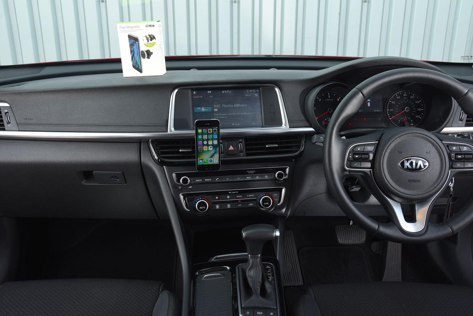 Best car phone holders 2018 – group test Best car phone holders 2018 – group test