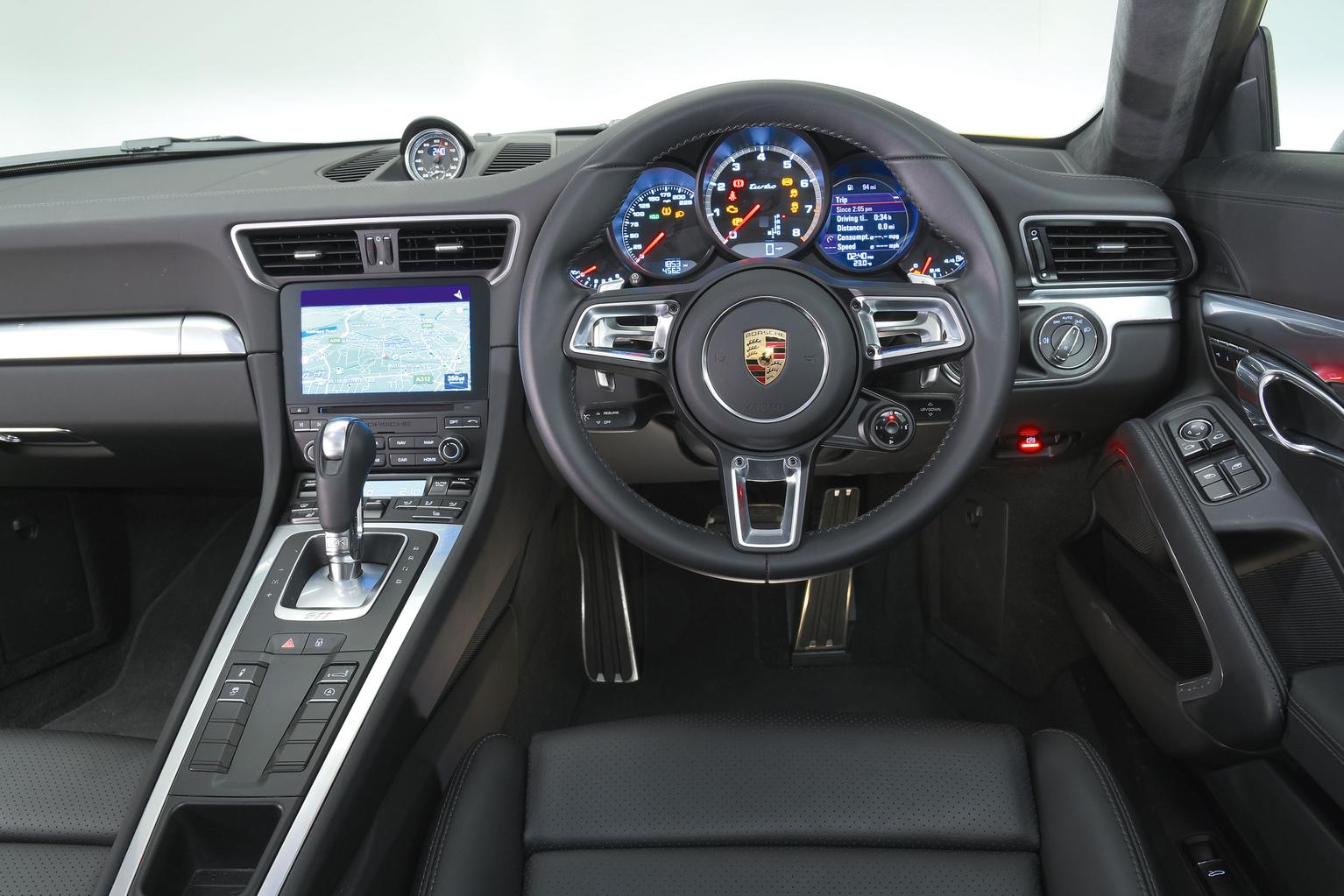 Audi R8 vs Porsche 911 Turbo Audi R8 vs Porsche 911 Turbo