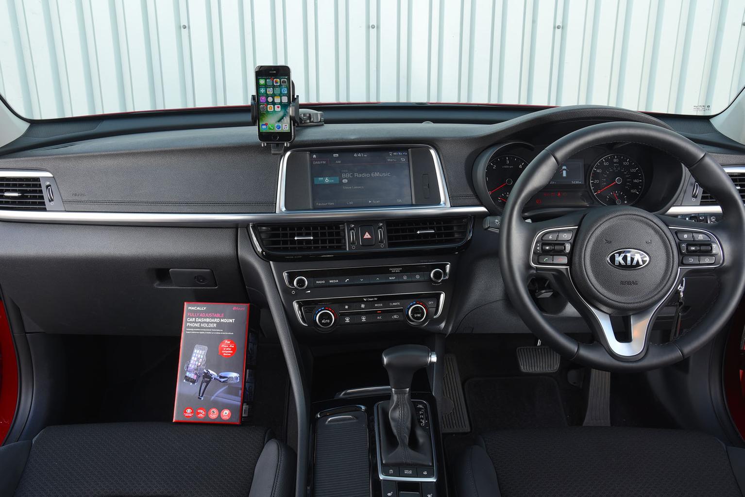 Best car phone holders 2018 – group test Best car phone holders 2018 – group test