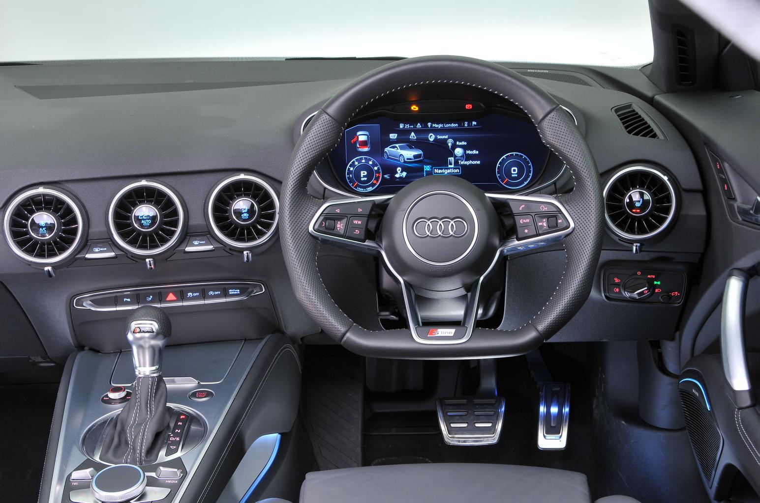 Audi TT vs VW Scirocco Audi TT vs VW Scirocco