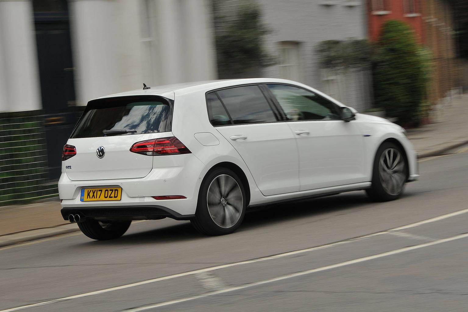 New Hyundai Ioniq Plug-In vs New Volkswagen Golf GTE New Hyundai Ioniq Plug-In vs New Volkswagen Golf GTE