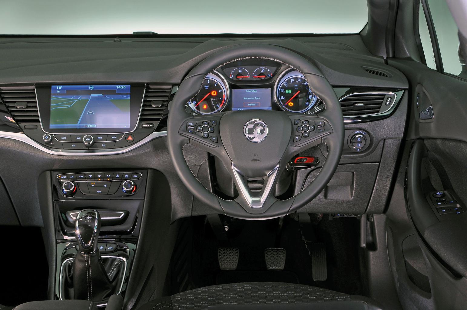 Seat Leon FR vs Vauxhall Astra SRi Seat Leon FR vs Vauxhall Astra SRi