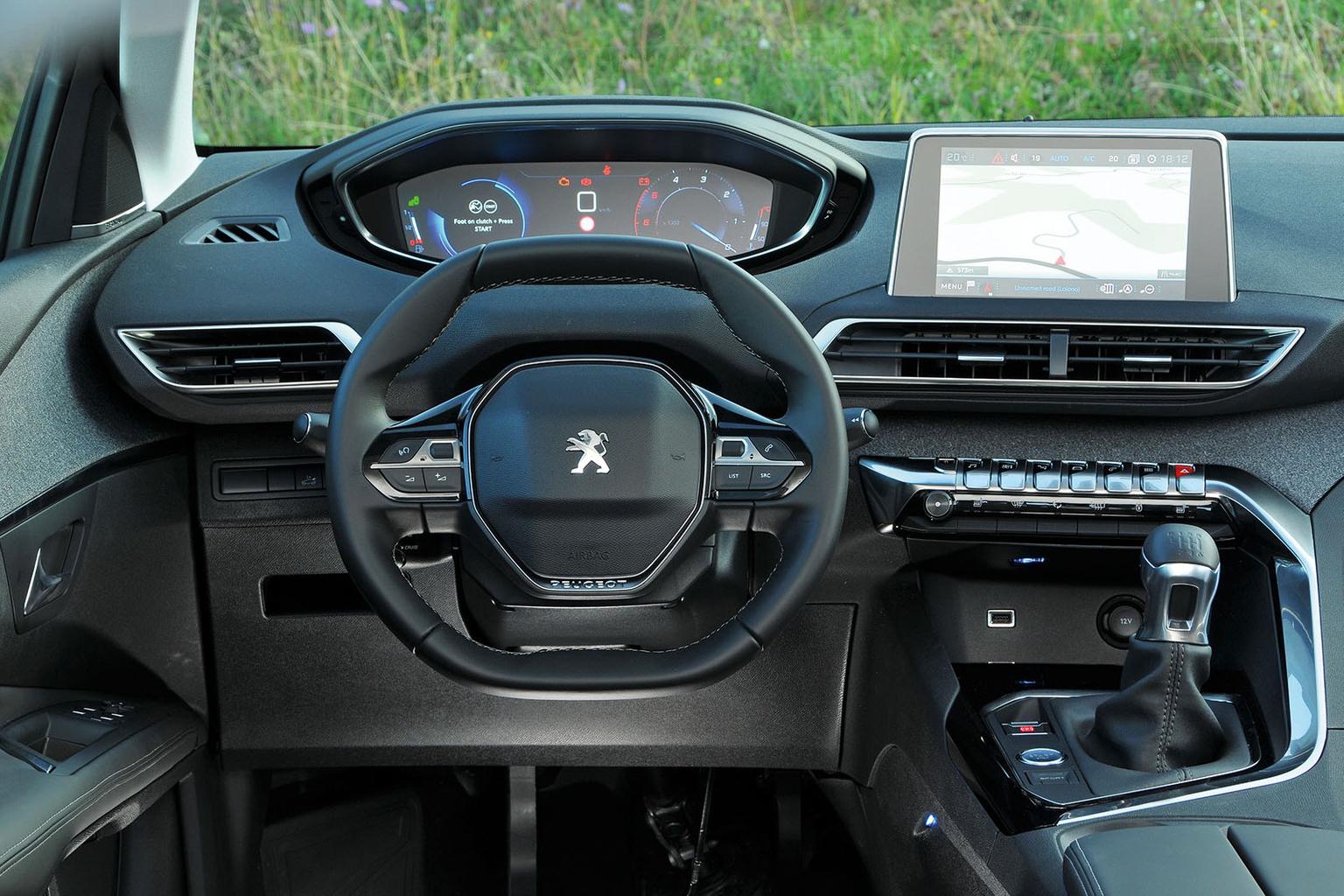 Peugeot 3008 2017 интерьер