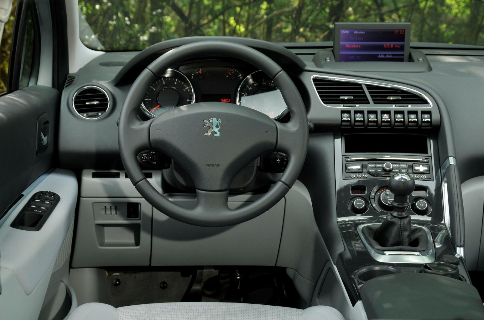 Used test: Peugeot 3008 vs Nissan Qashqai Used test: Peugeot 3008 vs Nissan Qashqai