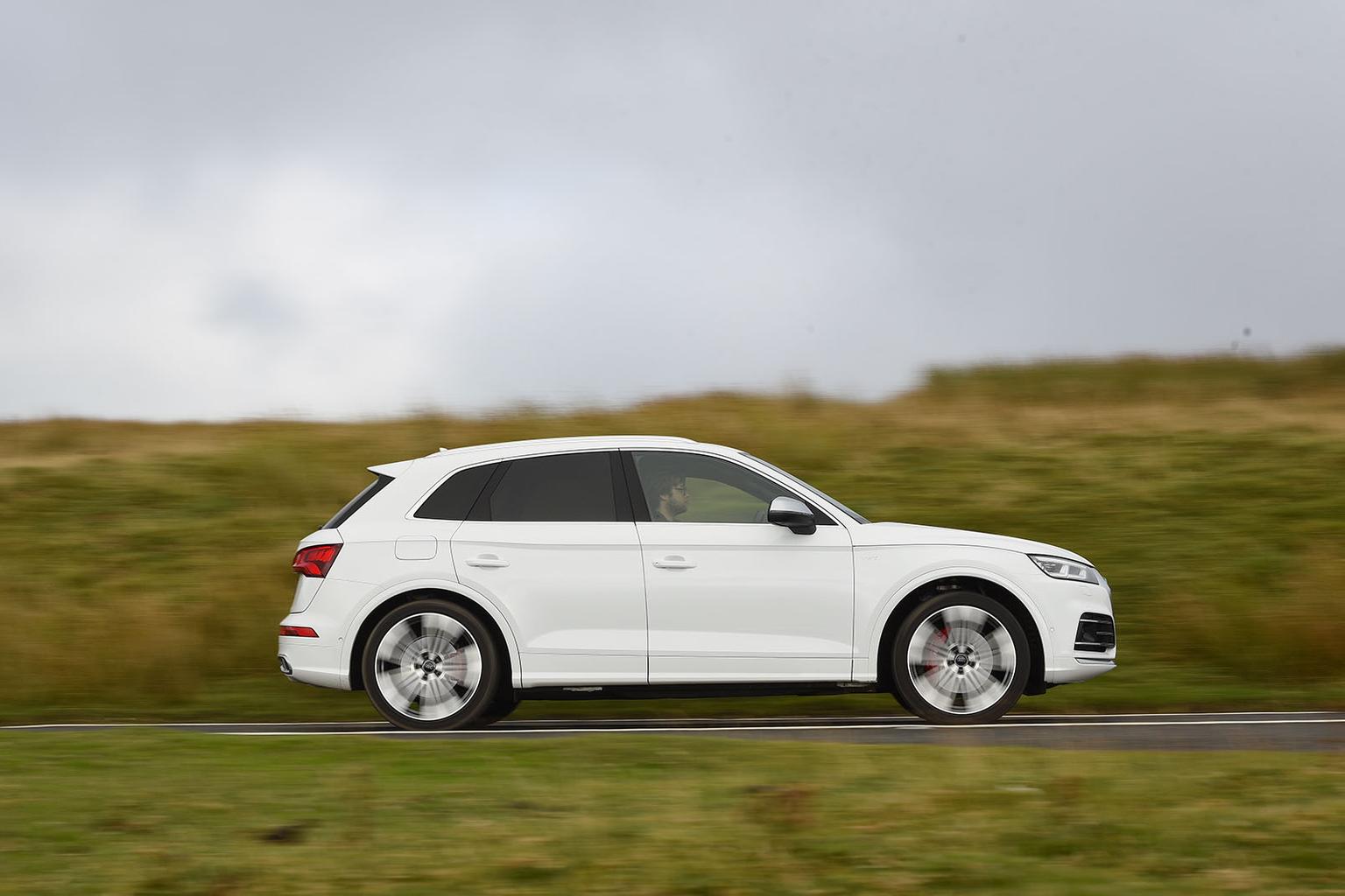 New Range Rover Velar vs Audi SQ5 vs Porsche Macan New Range Rover Velar vs Audi SQ5 vs Porsche Macan