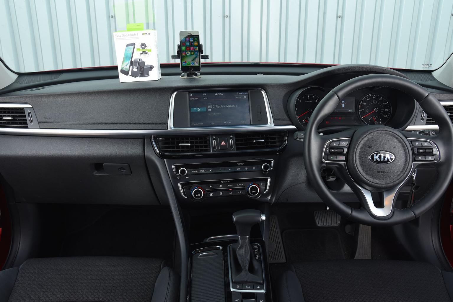 Best car phone holders 2018 – group test Best car phone holders 2018 – group test