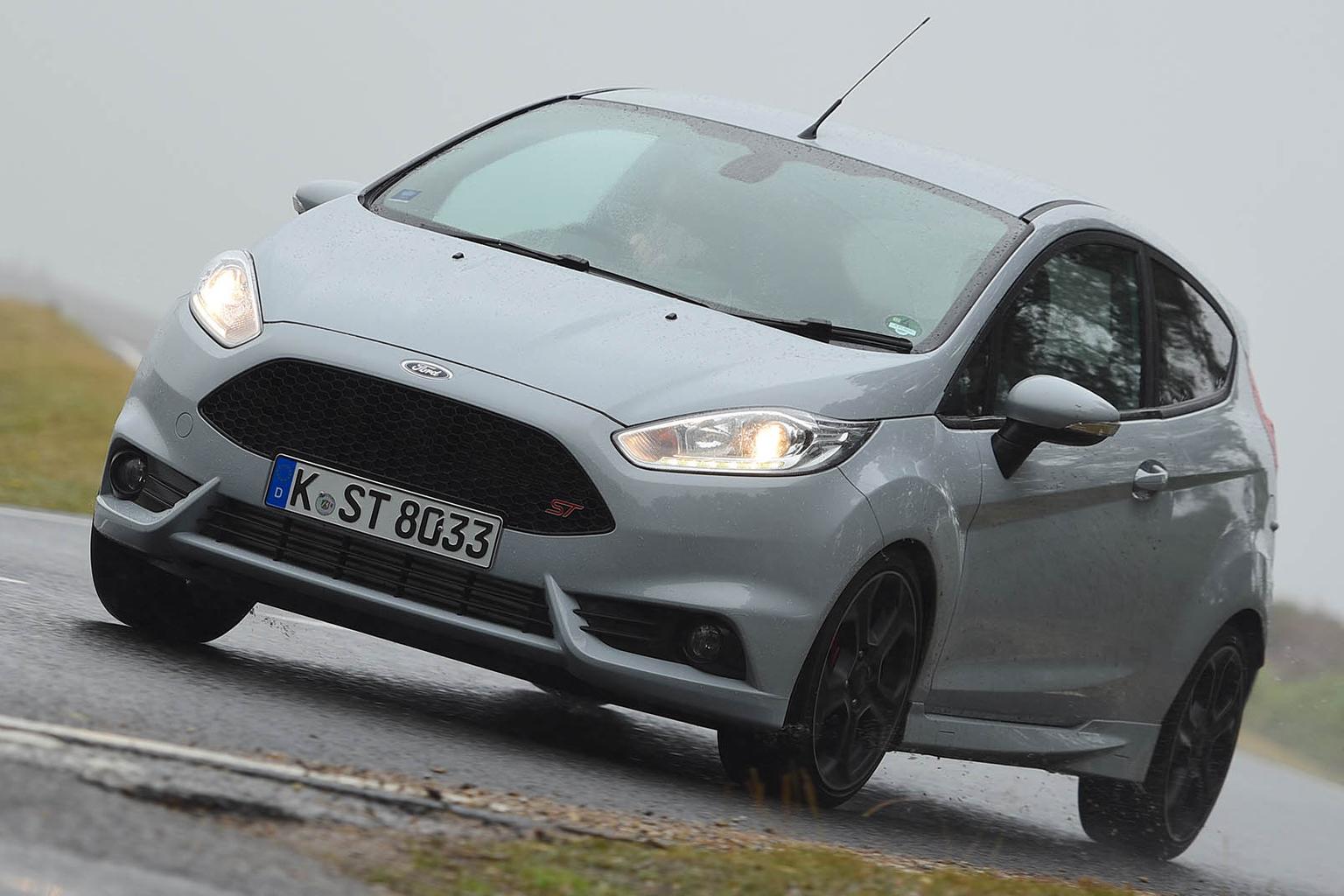 New Ford Fiesta ST200 vs Mini Cooper S New Ford Fiesta ST200 vs Mini Cooper S