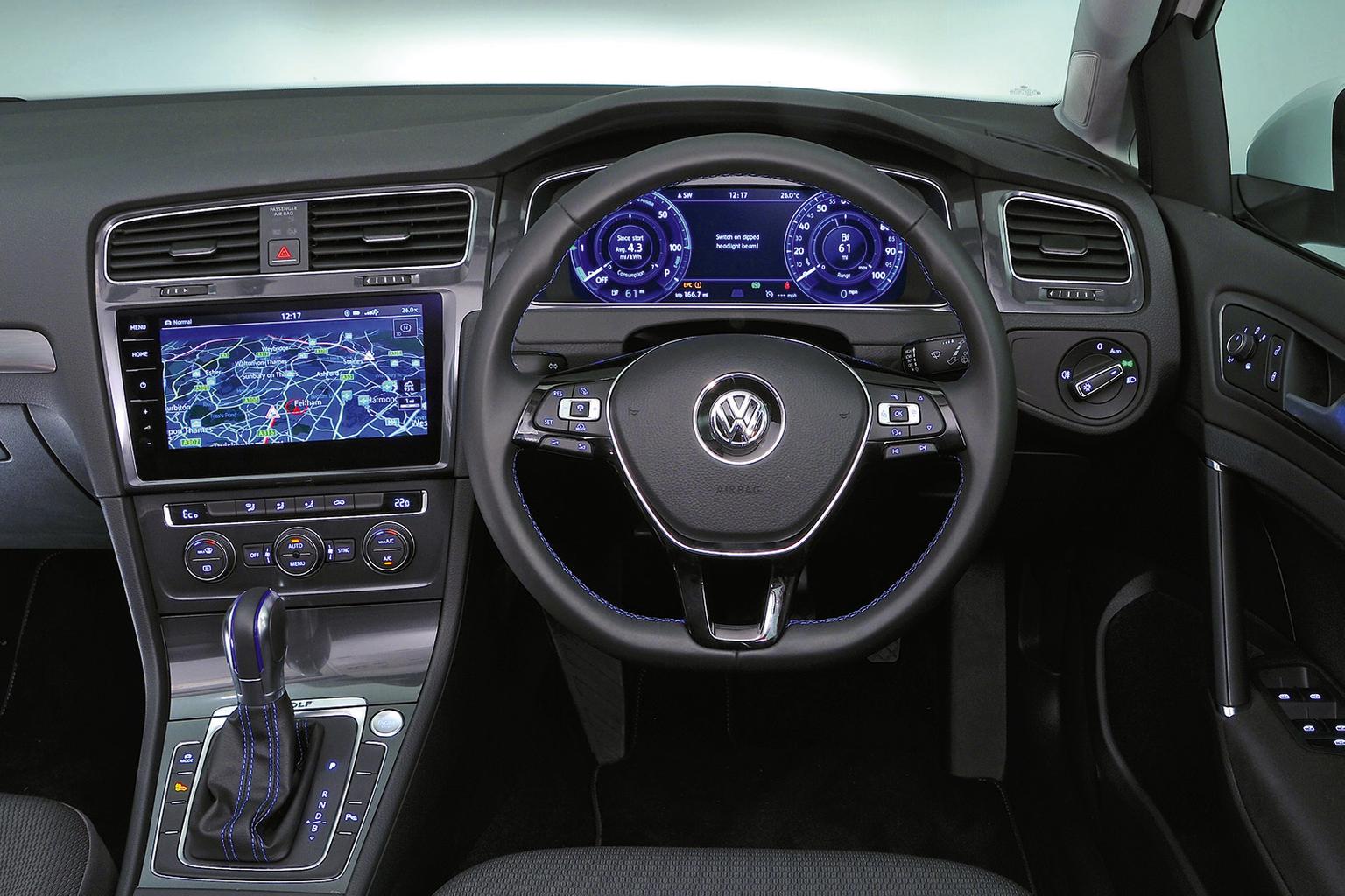 New Volkswagen e-Golf vs BMW i3 New Volkswagen e-Golf vs BMW i3