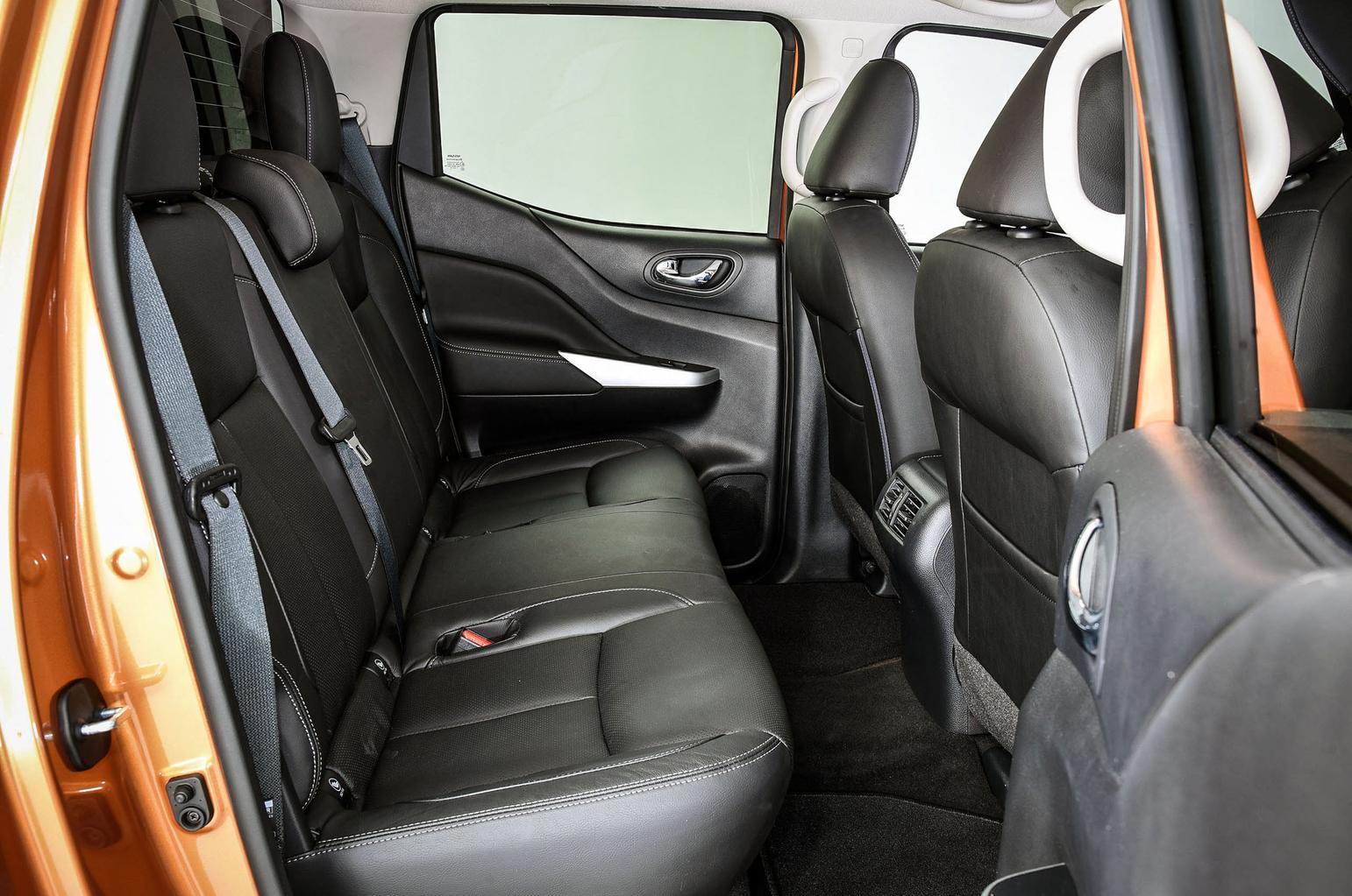 Mitsubishi L200 vs Nissan Navara Mitsubishi L200 vs Nissan Navara