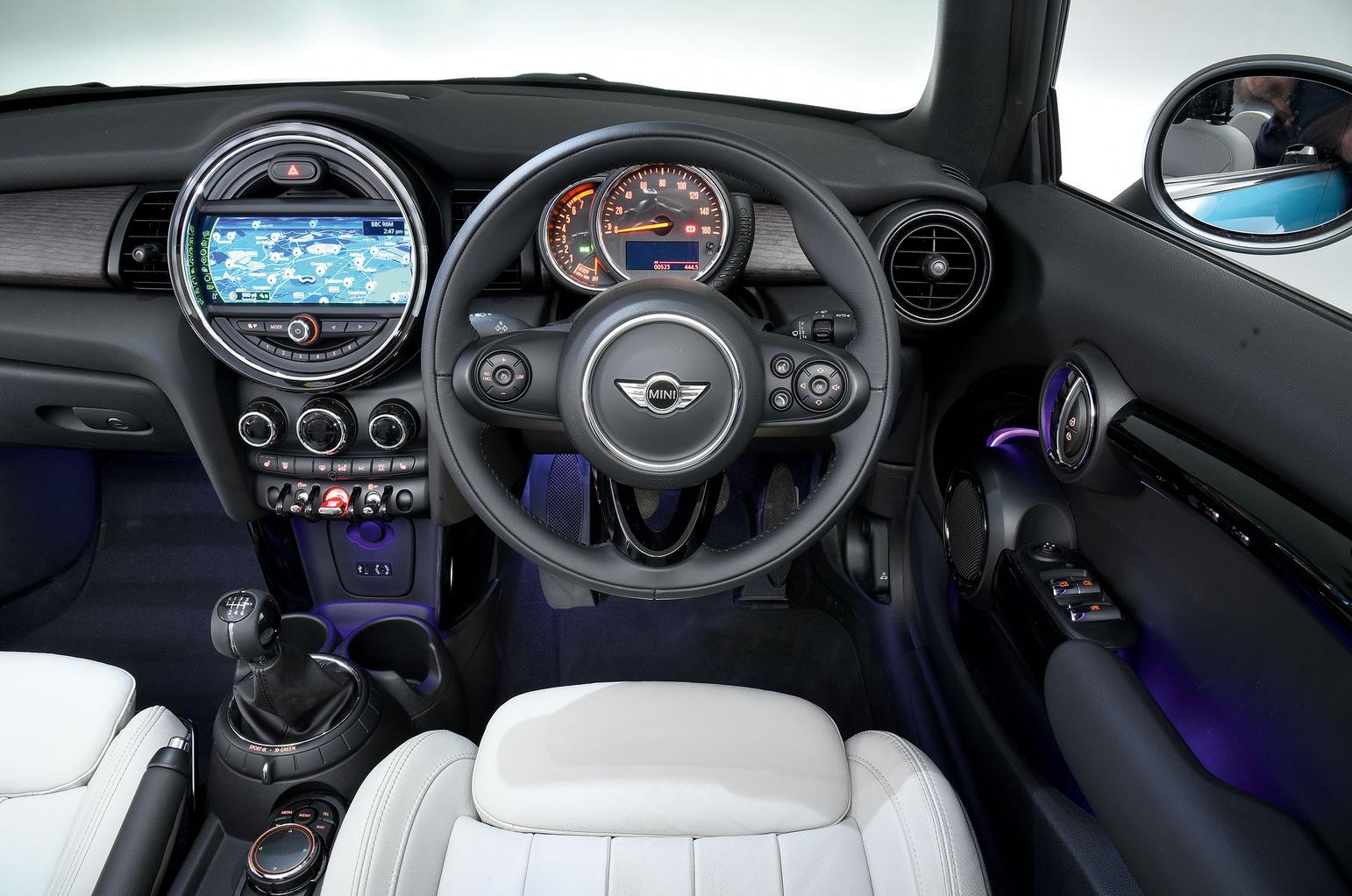 DS 3 Cabrio vs Fiat 500C vs Mini Convertible DS 3 Cabrio vs Fiat 500C vs Mini Convertible