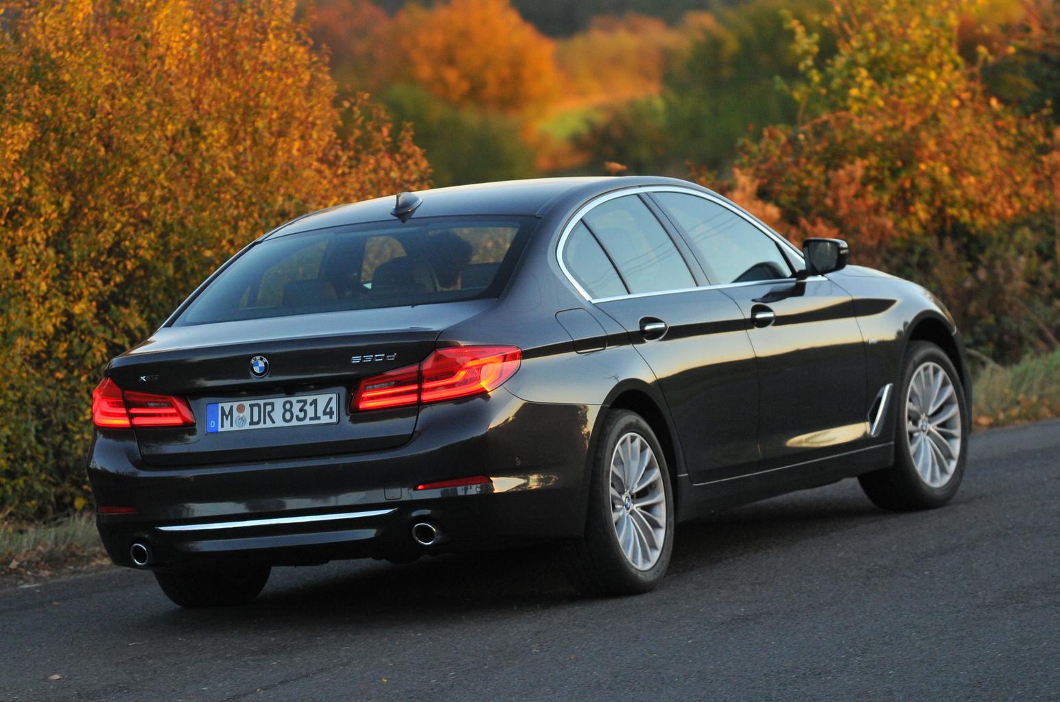 New BMW 530d vs Jaguar XF V6 Diesel New BMW 530d vs Jaguar XF V6 Diesel
