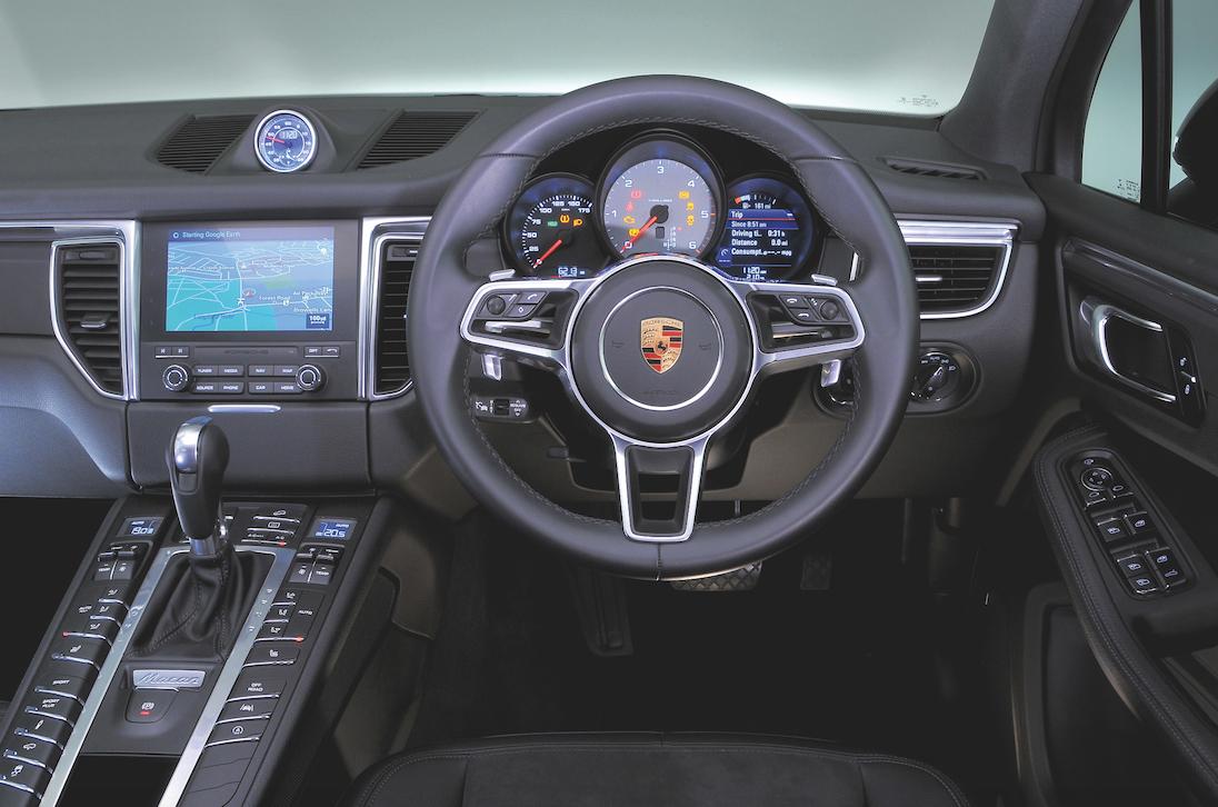 New Maserati Levante vs Porsche Macan New Maserati Levante vs Porsche Macan