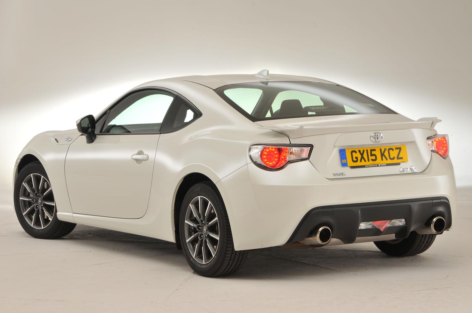 Mazda MX-5 vs Toyota GT86 Mazda MX-5 vs Toyota GT86