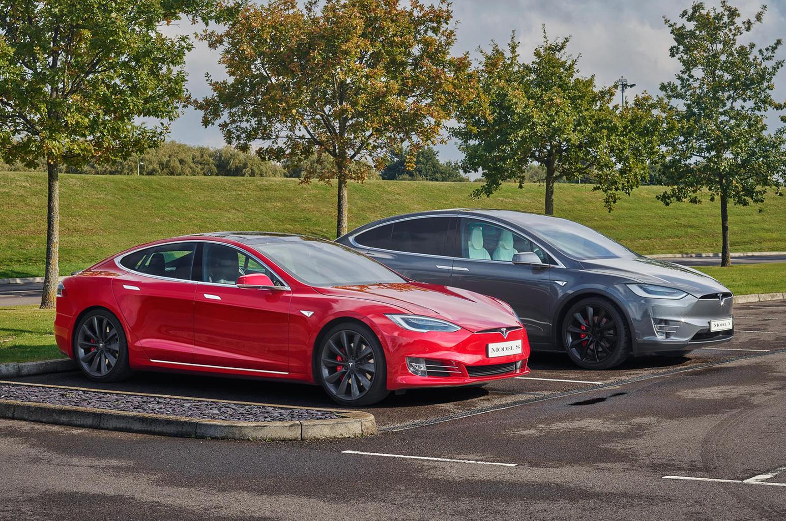 Tesla issues software update to fix Model X potential airbag problem Tesla issues software update to fix Model X potential airbag problem