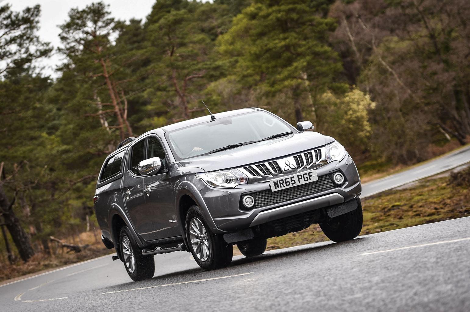Mitsubishi L200 vs Nissan Navara Mitsubishi L200 vs Nissan Navara