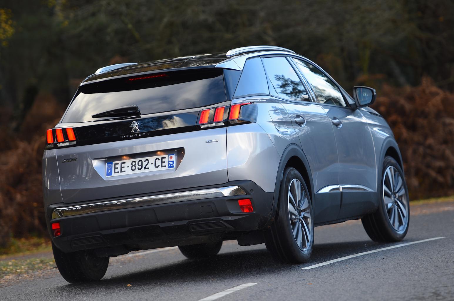 Peugeot 3008 vs Seat Ateca vs Toyota C-HR Peugeot 3008 vs Seat Ateca vs Toyota C-HR