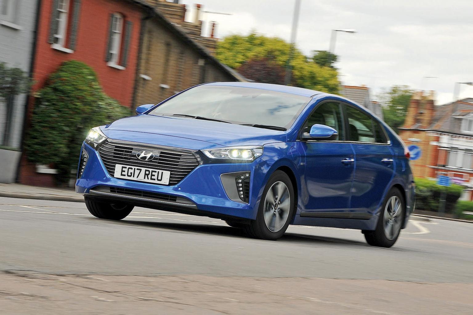 New Hyundai Ioniq Plug-In vs New Volkswagen Golf GTE New Hyundai Ioniq Plug-In vs New Volkswagen Golf GTE
