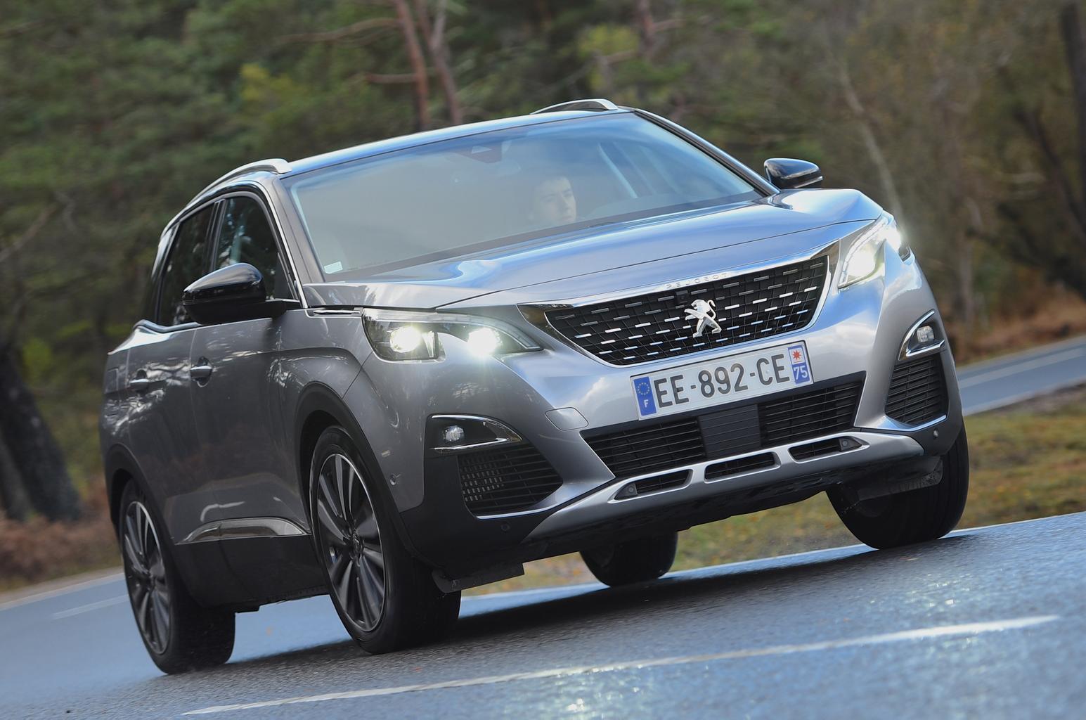 Peugeot 3008 vs Seat Ateca vs Toyota C-HR Peugeot 3008 vs Seat Ateca vs Toyota C-HR