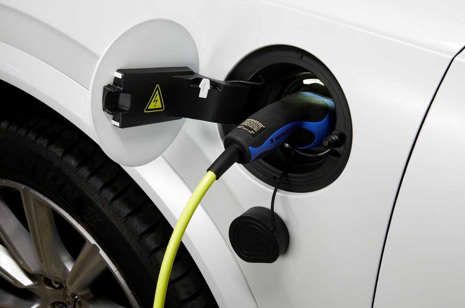 Petrol, diesel or hybrid: which should I choose for towing? Petrol, diesel or hybrid: which should I choose for towing?
