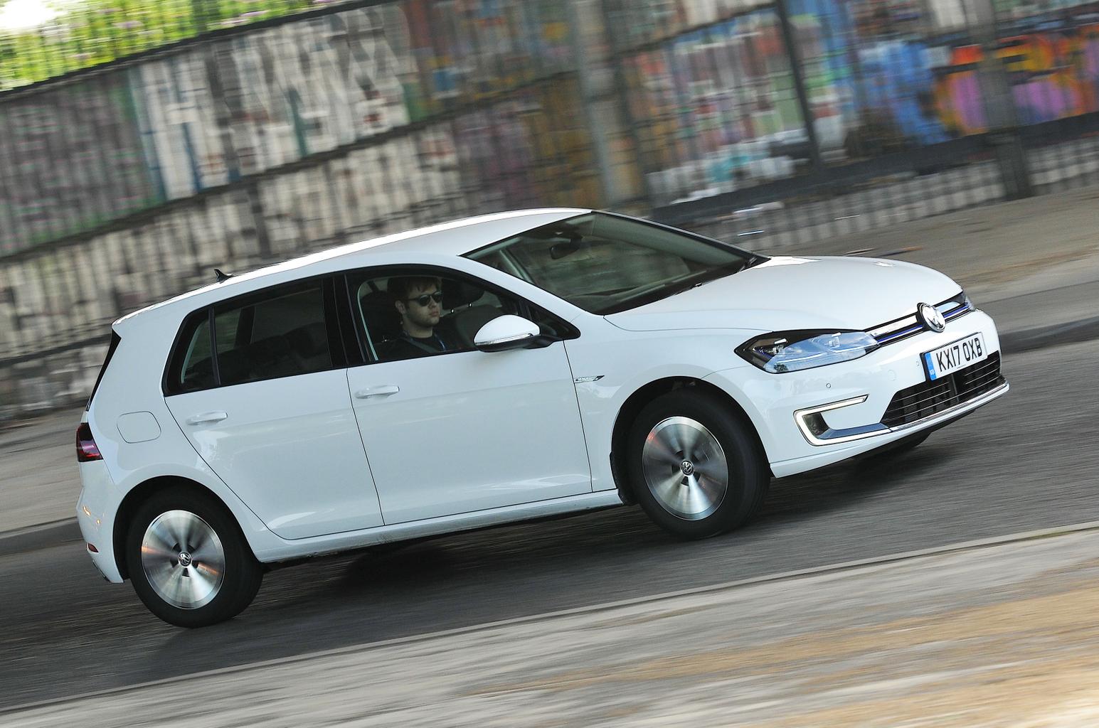 New Volkswagen e-Golf vs BMW i3 New Volkswagen e-Golf vs BMW i3