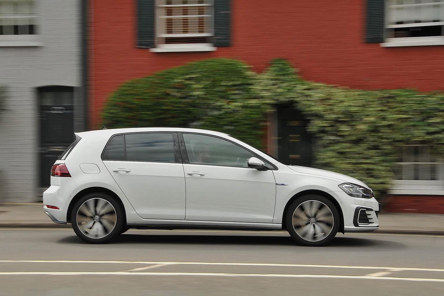 New Hyundai Ioniq Plug-In vs New Volkswagen Golf GTE New Hyundai Ioniq Plug-In vs New Volkswagen Golf GTE