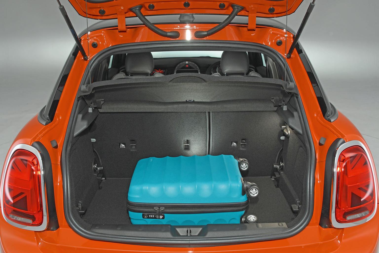 New Mini 5dr vs Audi A1 Sportback vs Ford Fiesta New Mini 5dr vs Audi A1 Sportback vs Ford Fiesta